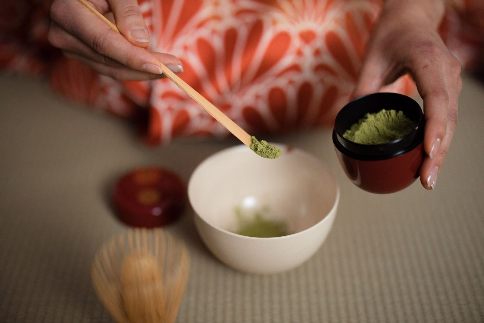 Matcha vs Hojicha: A Cheerful Clash of Green Tea Giants